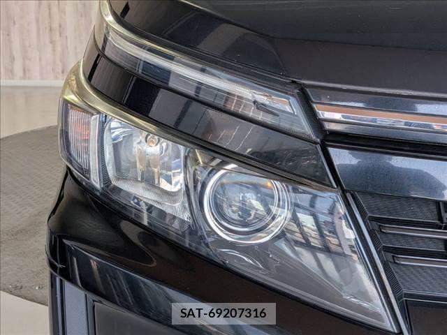 Toyota VOXY HYBRID 2015-03 8882944-25