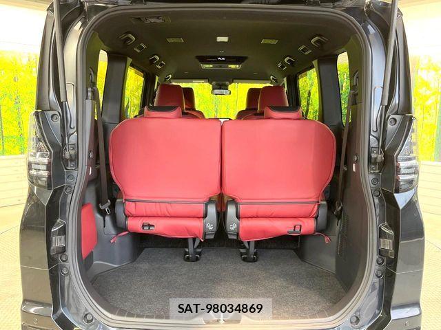 Toyota VOXY HYBRID 2023-05 8882922-10