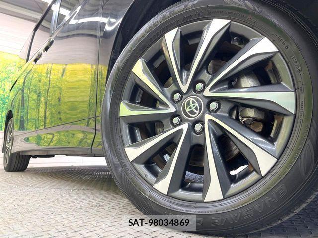 Toyota VOXY HYBRID 2023-05 8882922-13