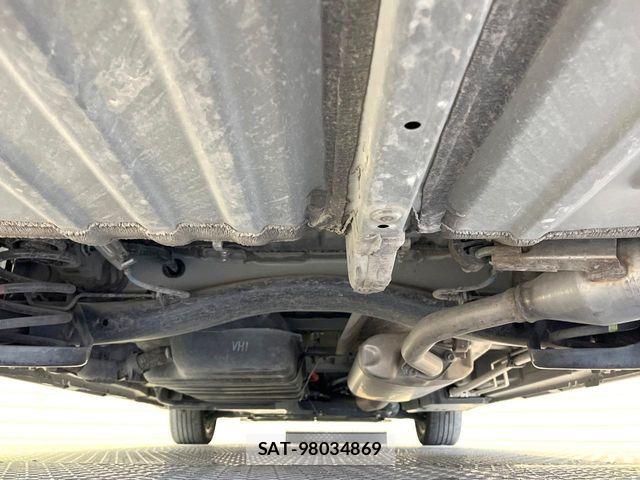 Toyota VOXY HYBRID 2023-05 8882922-18