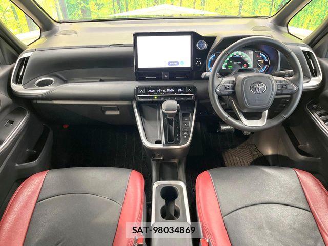 Toyota VOXY HYBRID 2023-05 8882922-1