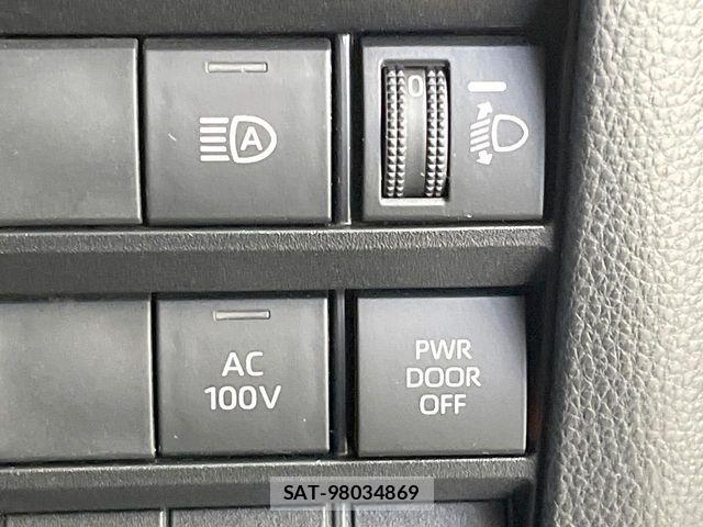 Toyota VOXY HYBRID 2023-05 8882922-6