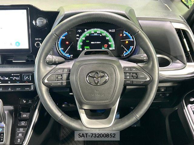 Toyota VOXY HYBRID 2024-08 8882917-11