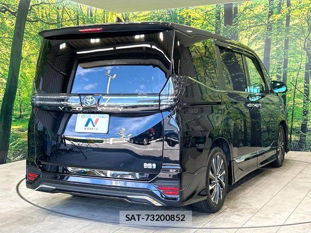 Toyota VOXY HYBRID 2024-08 8882917-17