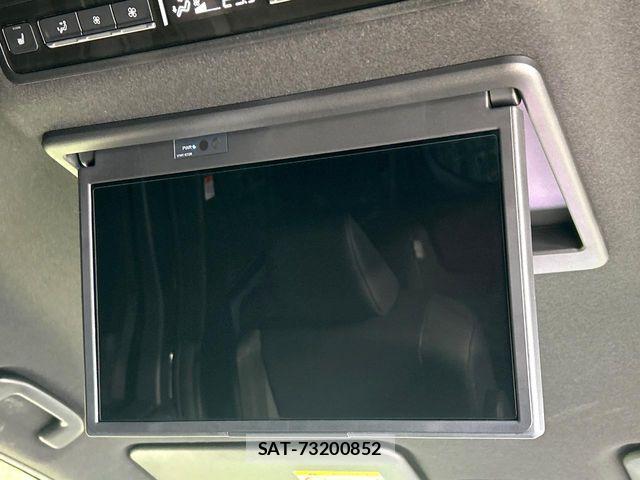 Toyota VOXY HYBRID 2024-08 8882917-3