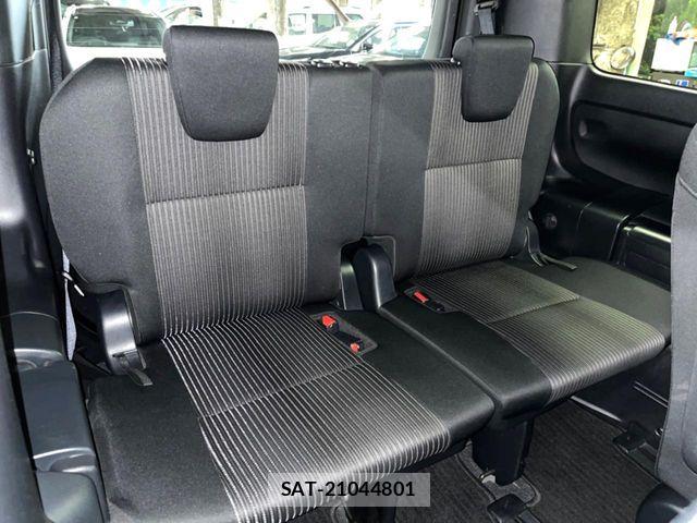 Toyota VOXY HYBRID 2018-03 8882936-9