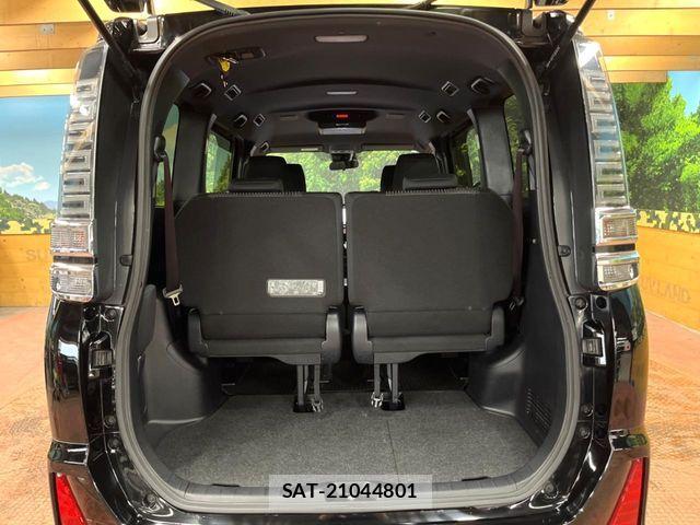 Toyota VOXY HYBRID 2018-03 8882936-10