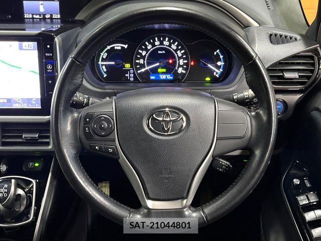 Toyota VOXY HYBRID 2018-03 8882936-11