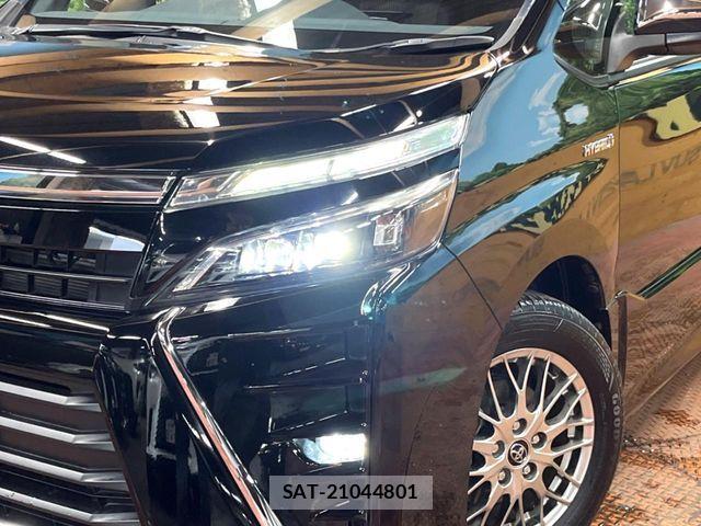 Toyota VOXY HYBRID 2018-03 8882936-12