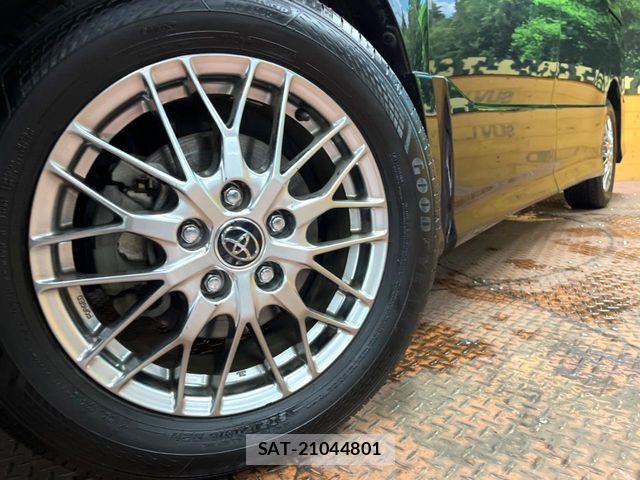 Toyota VOXY HYBRID 2018-03 8882936-13