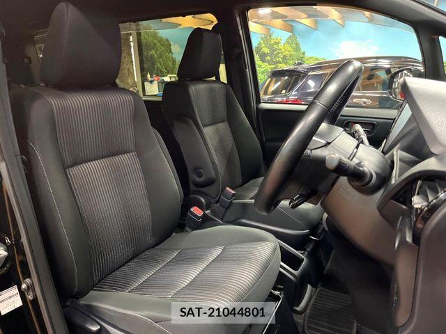 Toyota VOXY HYBRID 2018-03 8882936-7