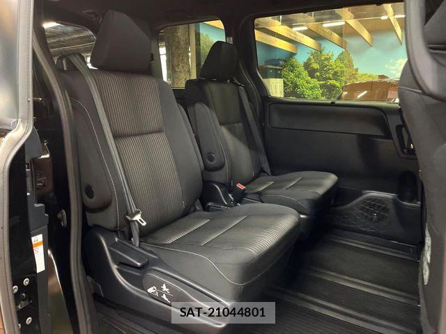 Toyota VOXY HYBRID 2018-03 8882936-8