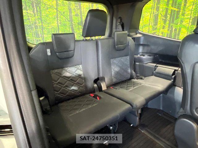 Toyota VOXY HYBRID 2026-09 8882914-9