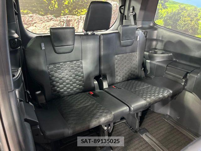 Toyota VOXY HYBRID 2023-02 8884593-9