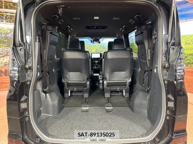 Toyota VOXY HYBRID 2023-02 8884593-10