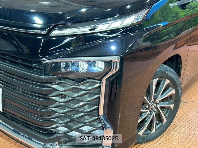 Toyota VOXY HYBRID 2023-02 8884593-12