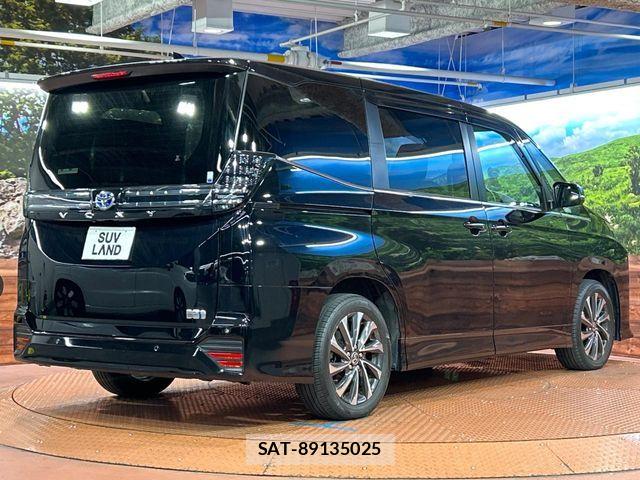 Toyota VOXY HYBRID 2023-02 8884593-17