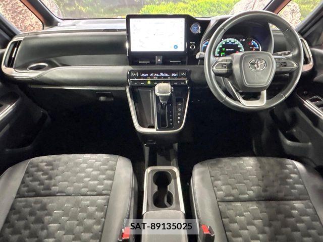 Toyota VOXY HYBRID 2023-02 8884593-1