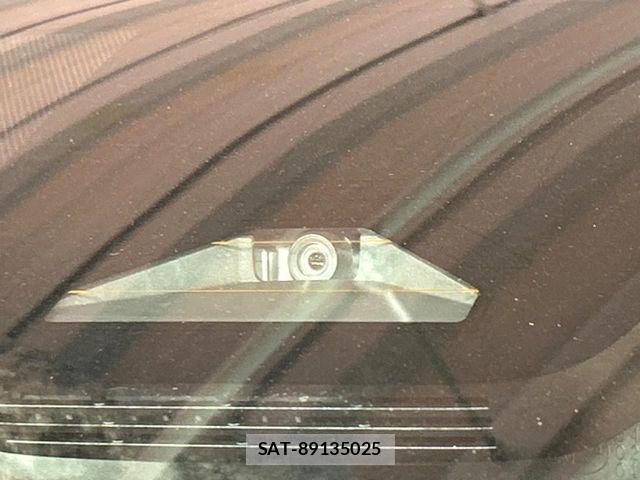 Toyota VOXY HYBRID 2023-02 8884593-5
