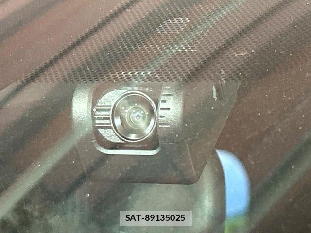 Toyota VOXY HYBRID 2023-02 8884593-6