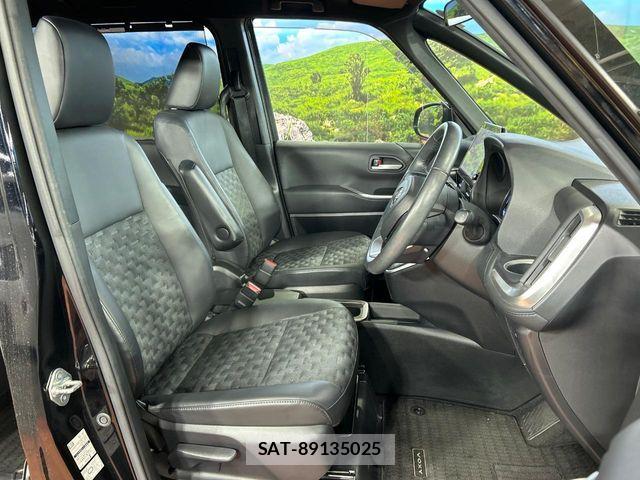 Toyota VOXY HYBRID 2023-02 8884593-7