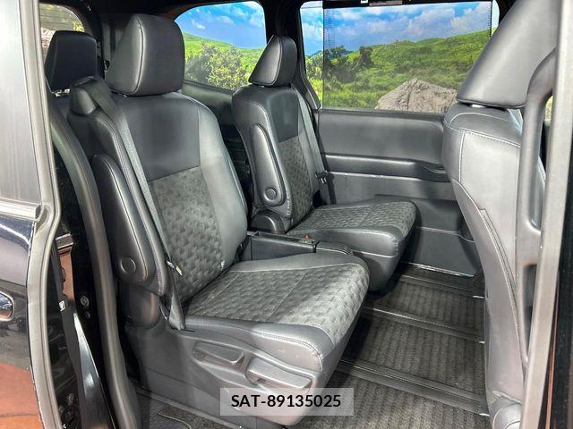 Toyota VOXY HYBRID 2023-02 8884593-8