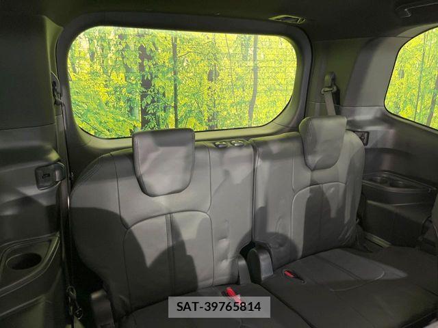 Toyota VOXY HYBRID 2023-11 8884592-9