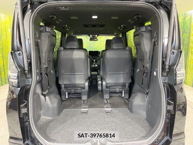 Toyota VOXY HYBRID 2023-11 8884592-10