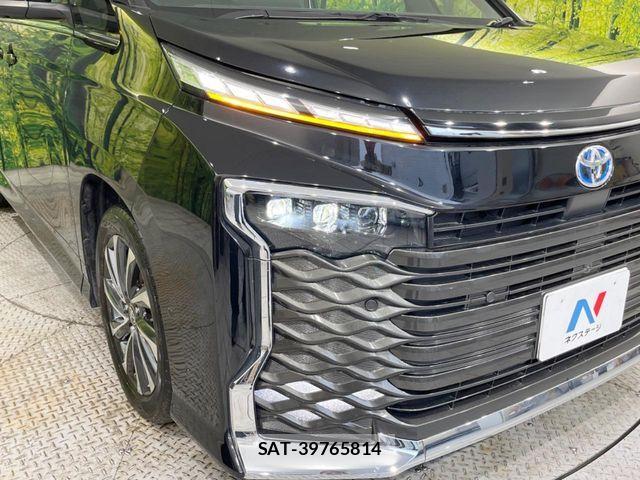 Toyota VOXY HYBRID 2023-11 8884592-12