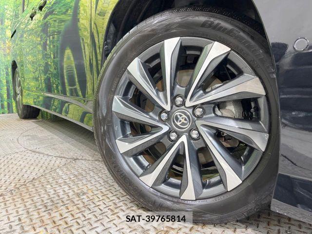 Toyota VOXY HYBRID 2023-11 8884592-13