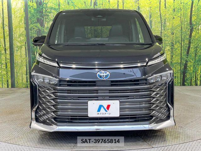 Toyota VOXY HYBRID 2023-11 8884592-14
