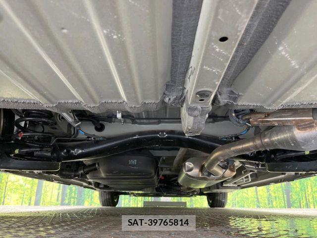 Toyota VOXY HYBRID 2023-11 8884592-18