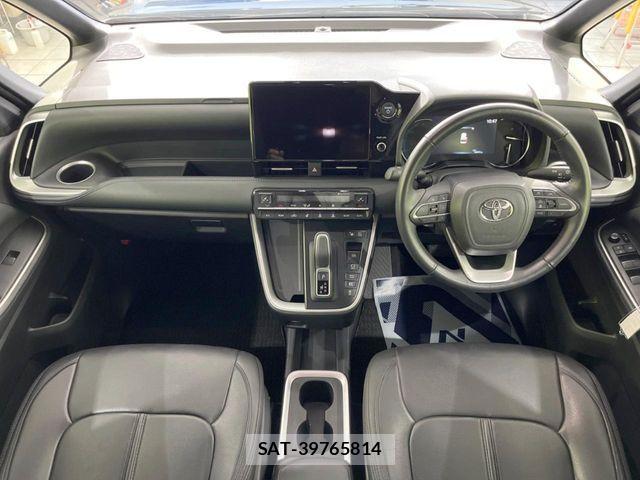 Toyota VOXY HYBRID 2023-11 8884592-1