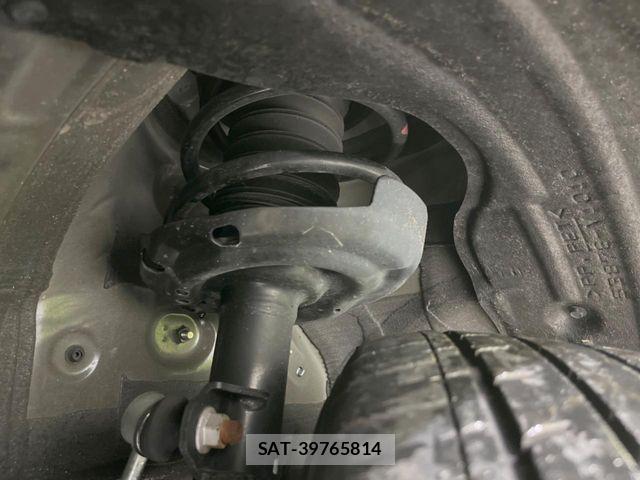 Toyota VOXY HYBRID 2023-11 8884592-19