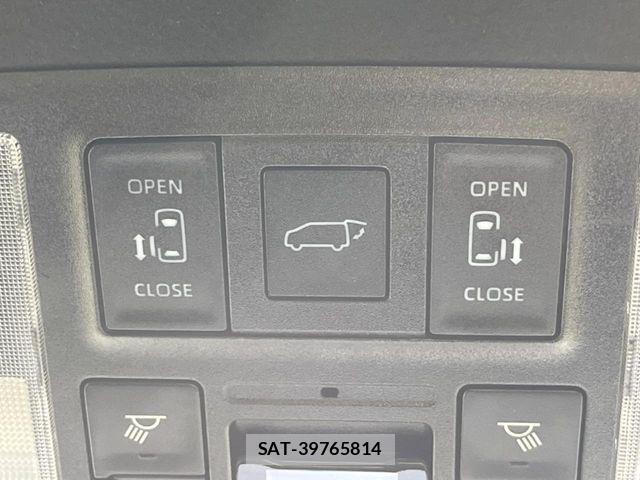 Toyota VOXY HYBRID 2023-11 8884592-4