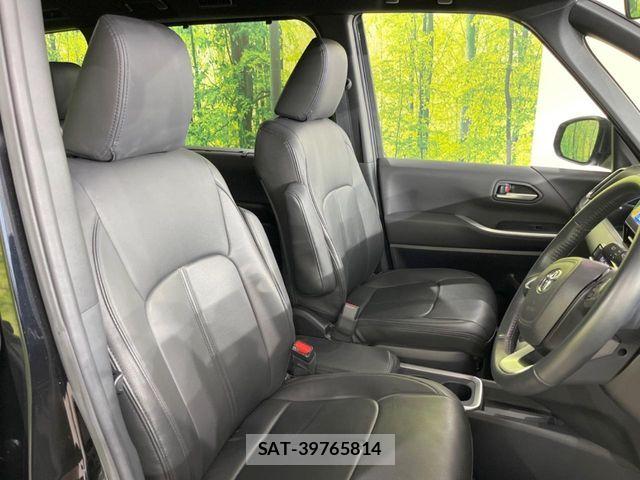 Toyota VOXY HYBRID 2023-11 8884592-7