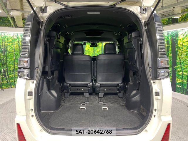 Toyota VOXY HYBRID 2021-06 8884596-9