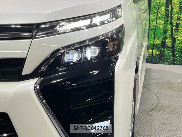 Toyota VOXY HYBRID 2021-06 8884596-11
