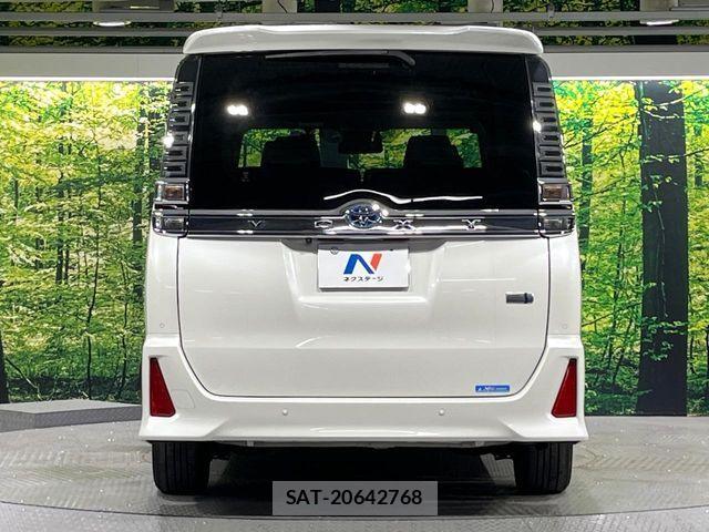Toyota VOXY HYBRID 2021-06 8884596-14