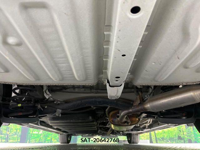Toyota VOXY HYBRID 2021-06 8884596-18