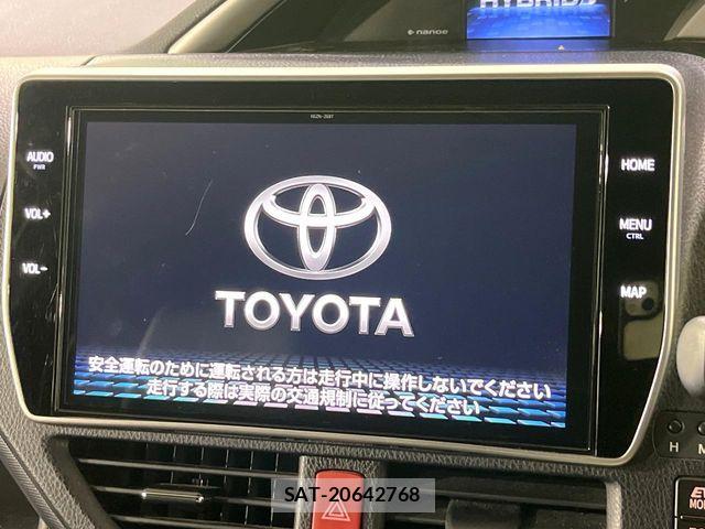 Toyota VOXY HYBRID 2021-06 8884596-2