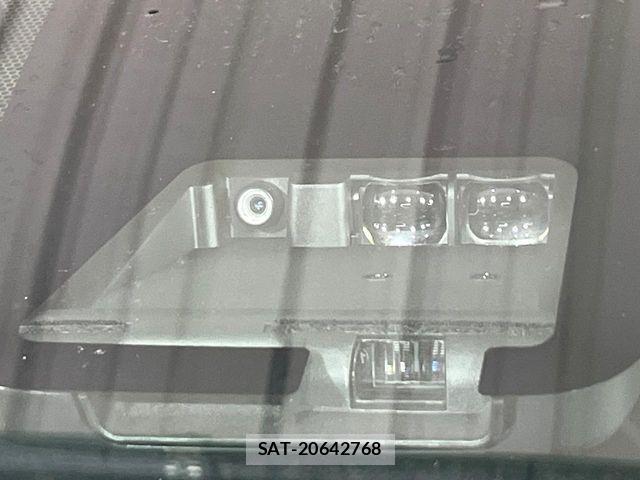 Toyota VOXY HYBRID 2021-06 8884596-5
