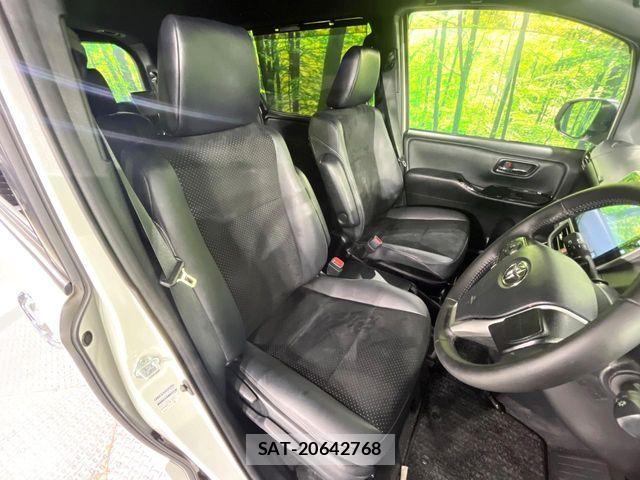 Toyota VOXY HYBRID 2021-06 8884596-7