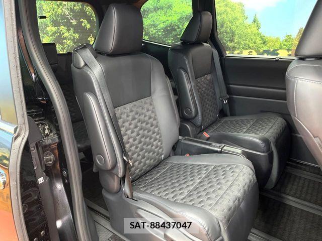 Toyota VOXY HYBRID 2022-06 8884586-10