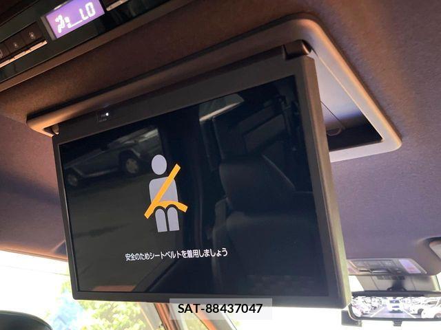 Toyota VOXY HYBRID 2022-06 8884586-4
