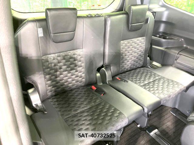 Toyota VOXY HYBRID 2023-08 8884594-9
