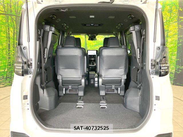 Toyota VOXY HYBRID 2023-08 8884594-10