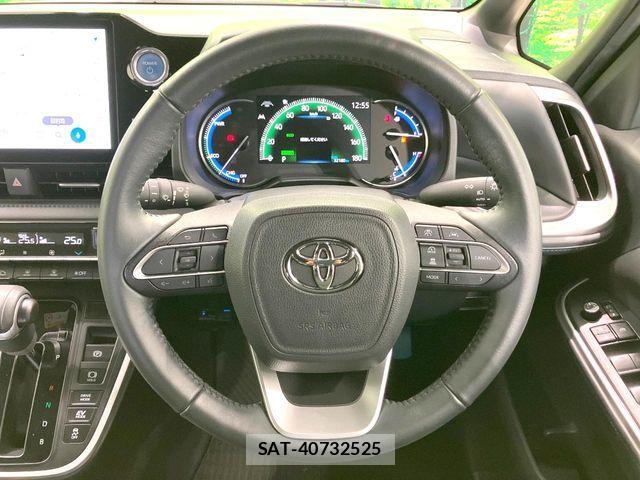 Toyota VOXY HYBRID 2023-08 8884594-11