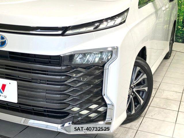 Toyota VOXY HYBRID 2023-08 8884594-12
