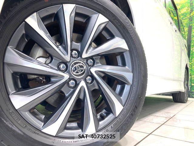 Toyota VOXY HYBRID 2023-08 8884594-13